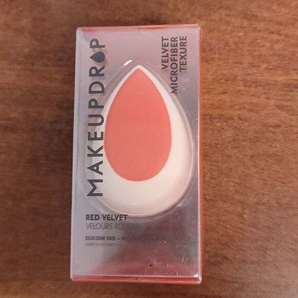 MakeupDrop Red Velvet Hybrid Sponge - Picture 4 of 7